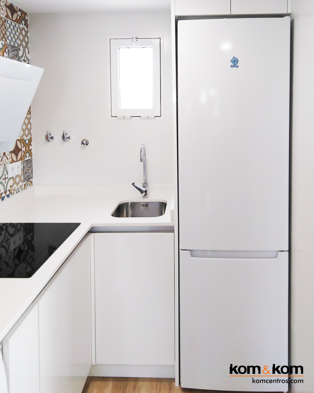 Cocina total White en piso de Benidorm